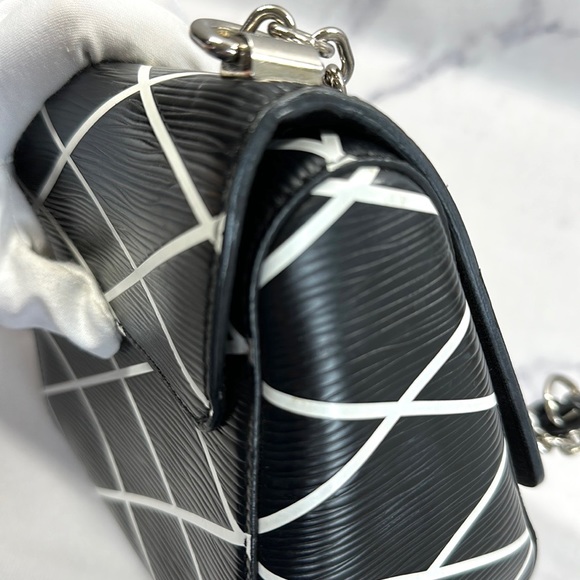 LOUIS VUITTON EPI TWIST - Picture 11 of 17